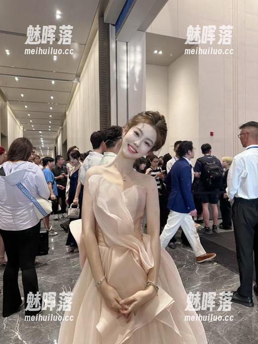 17一起吃瓜的安卓版本让人欲罢不能，心想这真不是简单的网…更多的是一种生活方式吧？