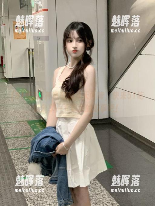 神奇的瓜从天而降，快来51吃瓜分享一下你我的瓜事吧！