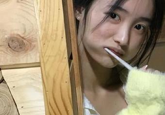进入51吃瓜官网，那款苹果App让我忍不住一边吃泡面一边瞅瞅别人的八卦生活。