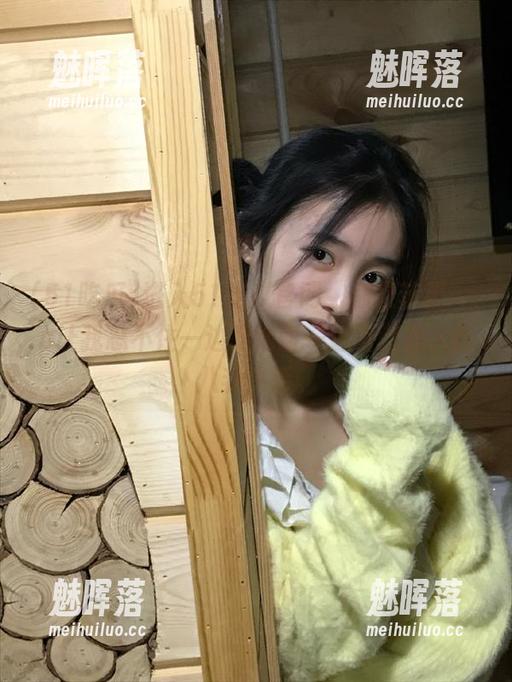 进入51吃瓜官网，那款苹果App让我忍不住一边吃泡面一边瞅瞅别人的八卦生活。