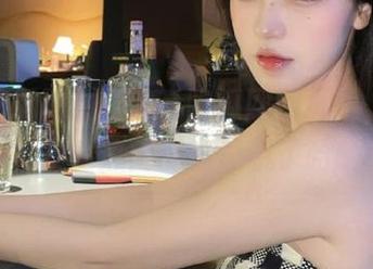 打开51吃瓜网网页版，登录后就是看热闹的老司机了哈哈！