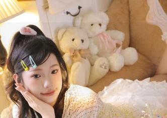 哇，居然在“www.51cg.1fan”的视频里看到了那个人，快给我下载！