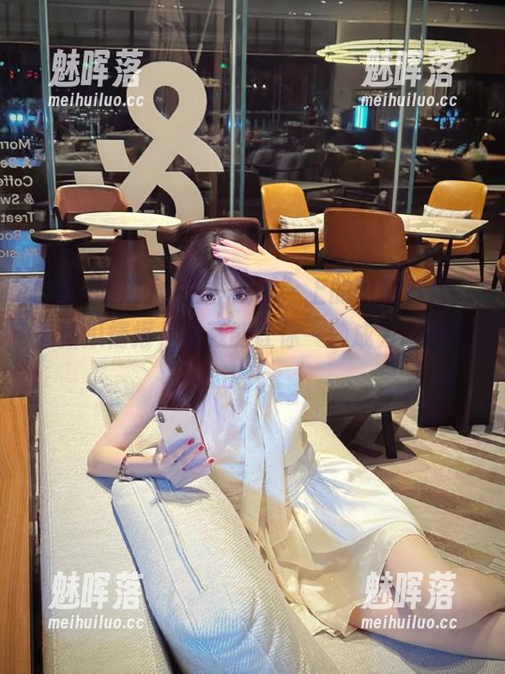 “五一吃瓜”上的朝阳群众，最新瓜情报，收藏能让你一秒成为话题中心！