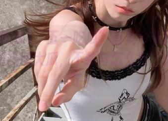“五一吃瓜”首页今天给大家送上的热辣大瓜，不参与怎么行，太抓人了！