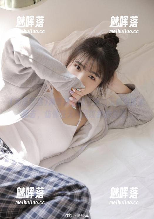 冲哥精选网页里的玩偶们摇来摇去，仿佛在无声抗议我的选择...