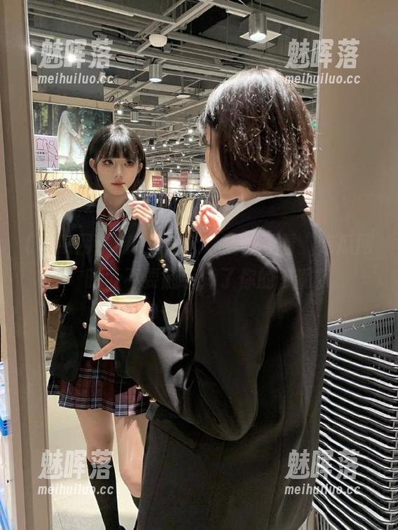 吃瓜虽是个好事，观看“吃瓜网”时可不要随手掉了你的瓜啊。