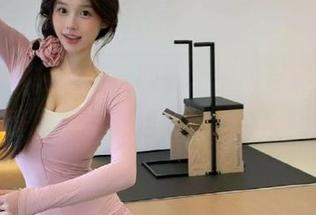 “查看网页上的明星黑料，犹如翻开久违的老相册，内心波动”。