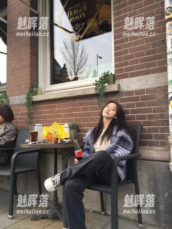 观看明星黑料，思思念念的那些“粉”也是曾被炸的“黑”。