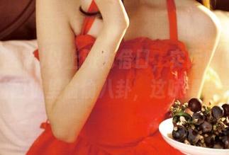 以上班为借口，实际蹲明星黑料网站网址里偷偷八卦，这味道我喜欢！