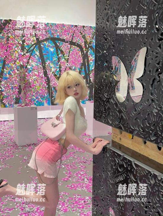 “zztt42.su黑料不打烊”，每次都是新链接，昨天的八卦今天变成回忆…有点怀念。