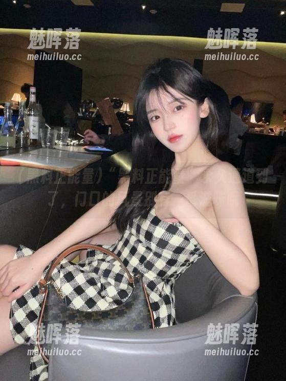 “黑料正能量”永久通道到了，门口的风景别有一番滋味哦
