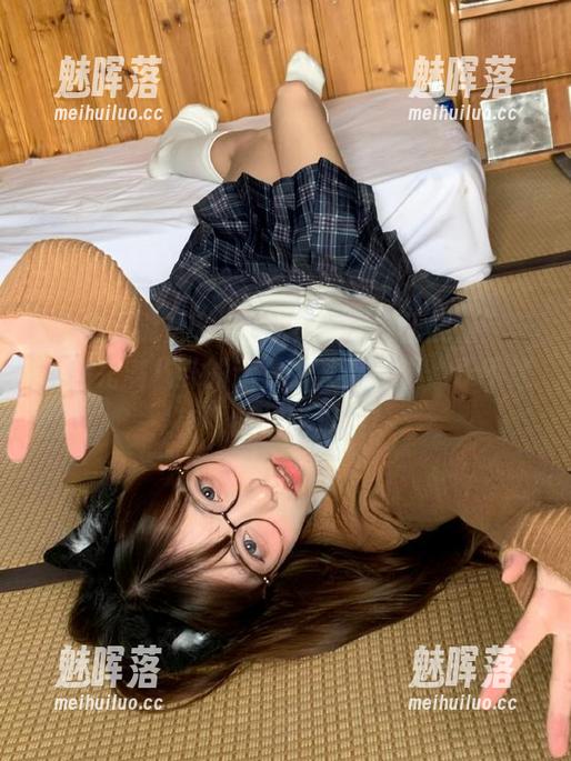 “万篇长征黑料正能量”——在充满八卦的迷雾中，来一颗“永不迷路”的炫彩糖果！