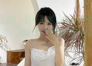 嗨，最新黑料社app来啦！当你还在睡觉，八卦已经被尖端科技打印出来了！