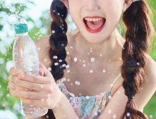 黑料社正能量的视频真会挑挑拣拣，时而让我觉得无奈亢奋。
