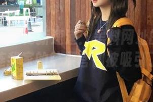 更新速递：黑料网址的瓜太多，连我家的铲屎官都被吸引了！